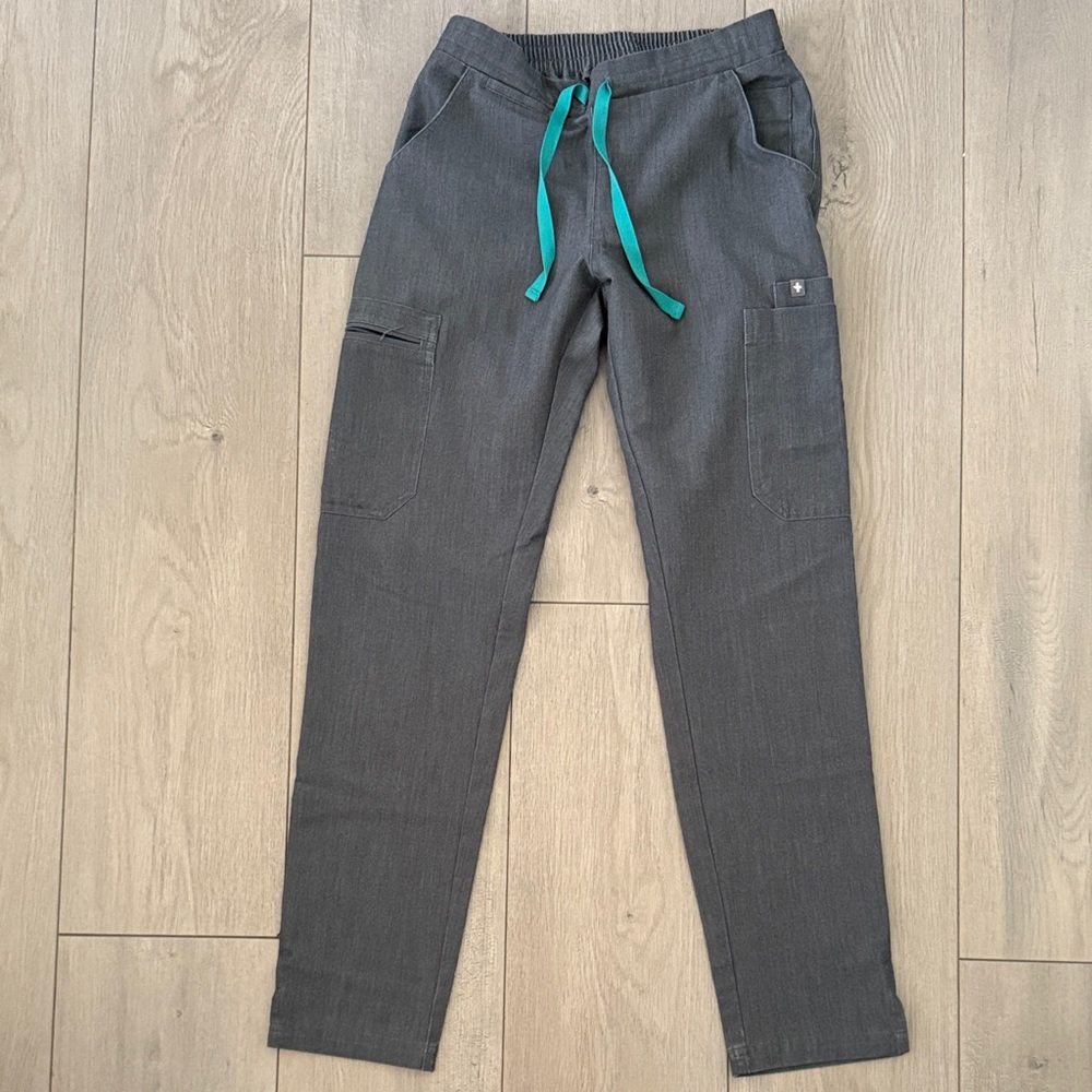 Figs Gray Cargo Pants with Teal Drawstrings
Zipper area is broken